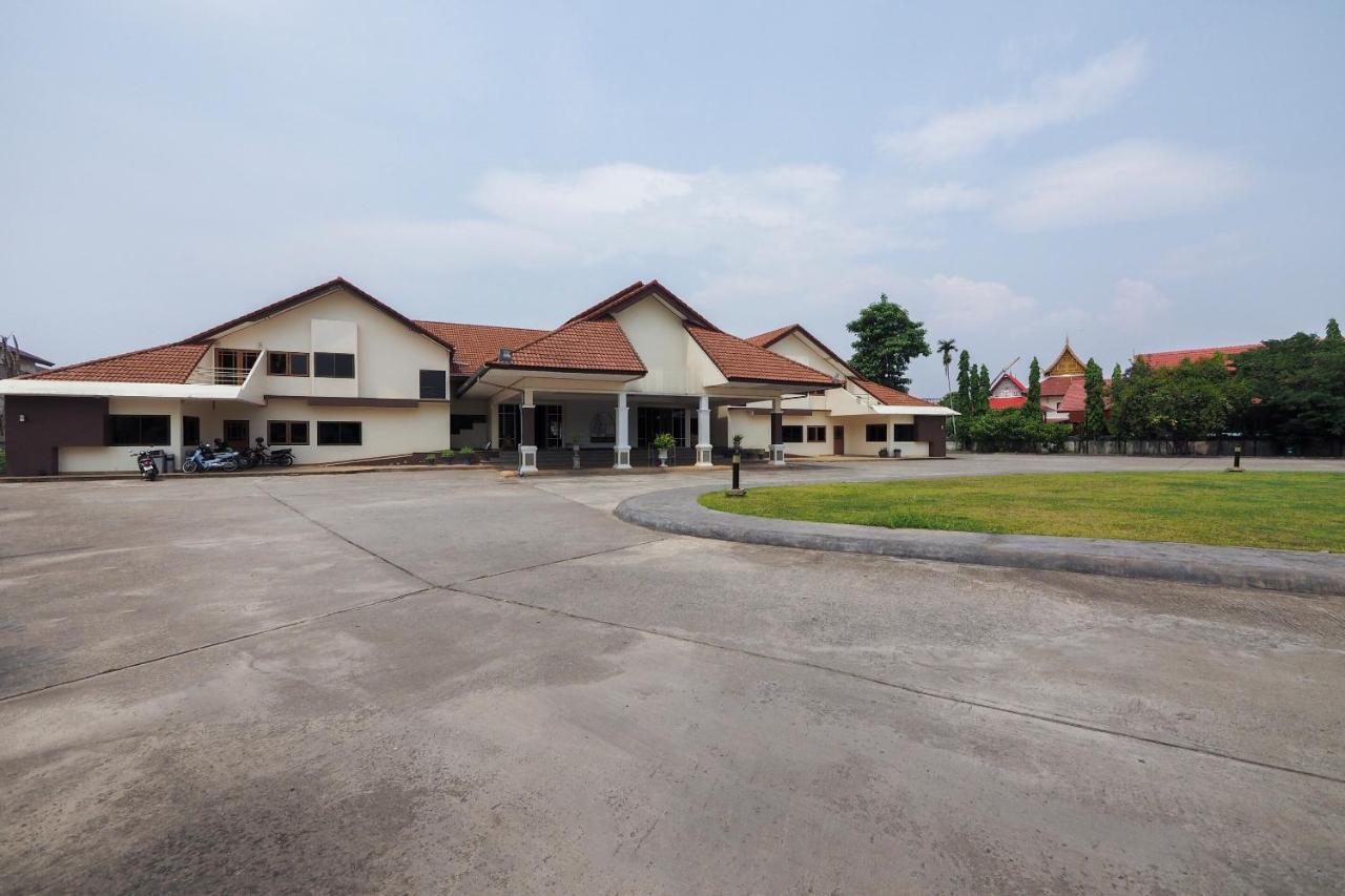 Oyo 859 Golden Land Hotel Чіанграй Екстер'єр фото