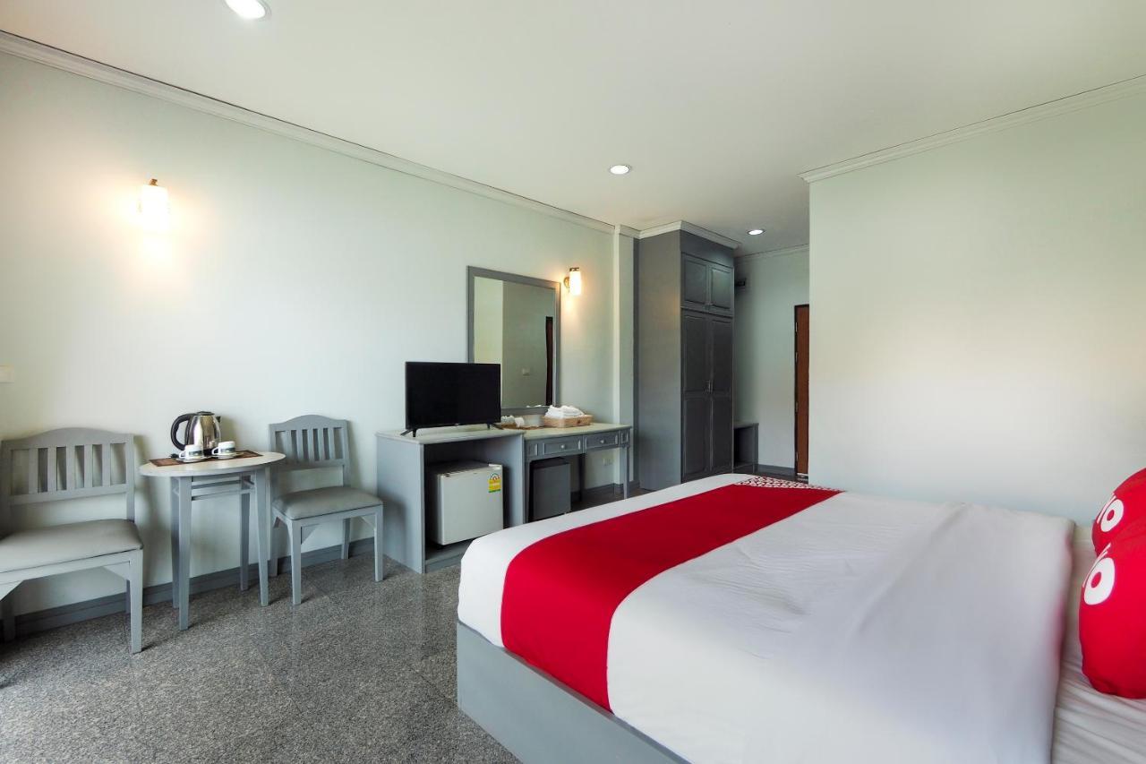 Oyo 859 Golden Land Hotel Чіанграй Екстер'єр фото